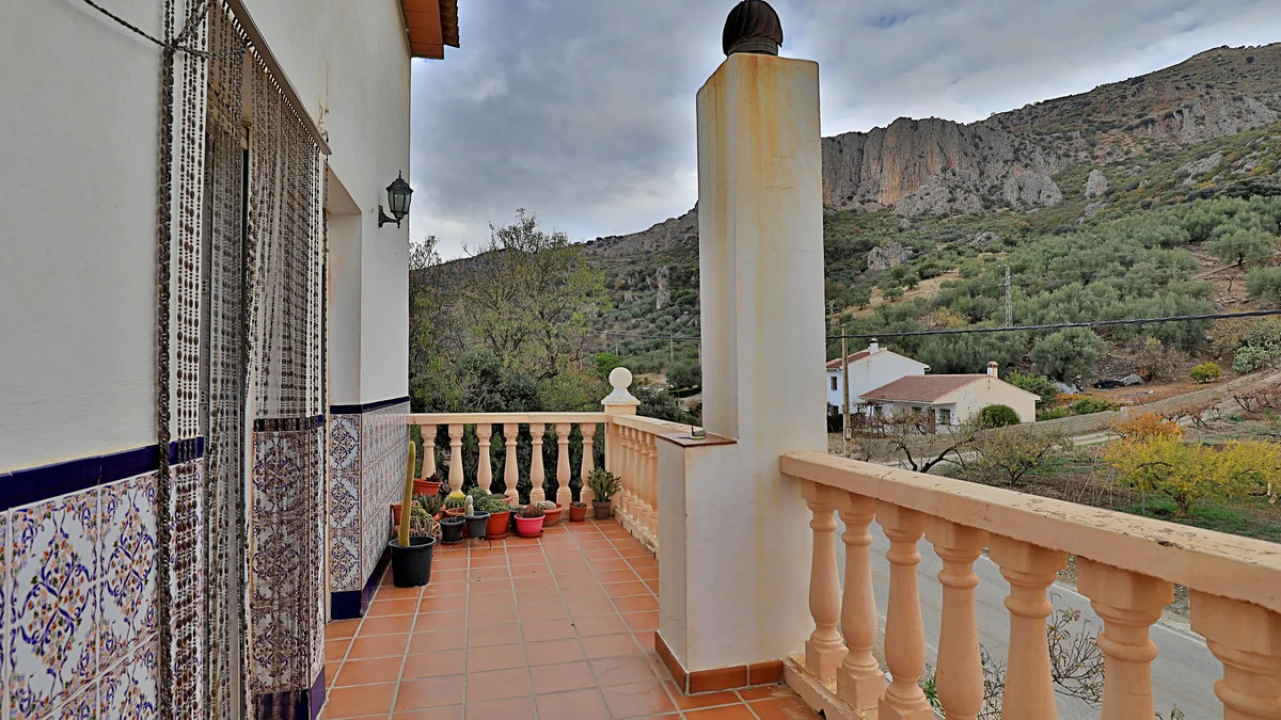 Attention entrepreneurs! Have you always dreamed of owning your own bar or opening a B&B in southern Spain? Here is the opportunity of a lifetime.   We offer you this bar with adjoining detached house that will be sold as 1 unit.   The bar is fully equipp