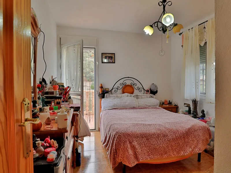 Attention entrepreneurs! Have you always dreamed of owning your own bar or opening a B&B in southern Spain? Here is the opportunity of a lifetime.   We offer you this bar with adjoining detached house that will be sold as 1 unit.   The bar is fully equipp