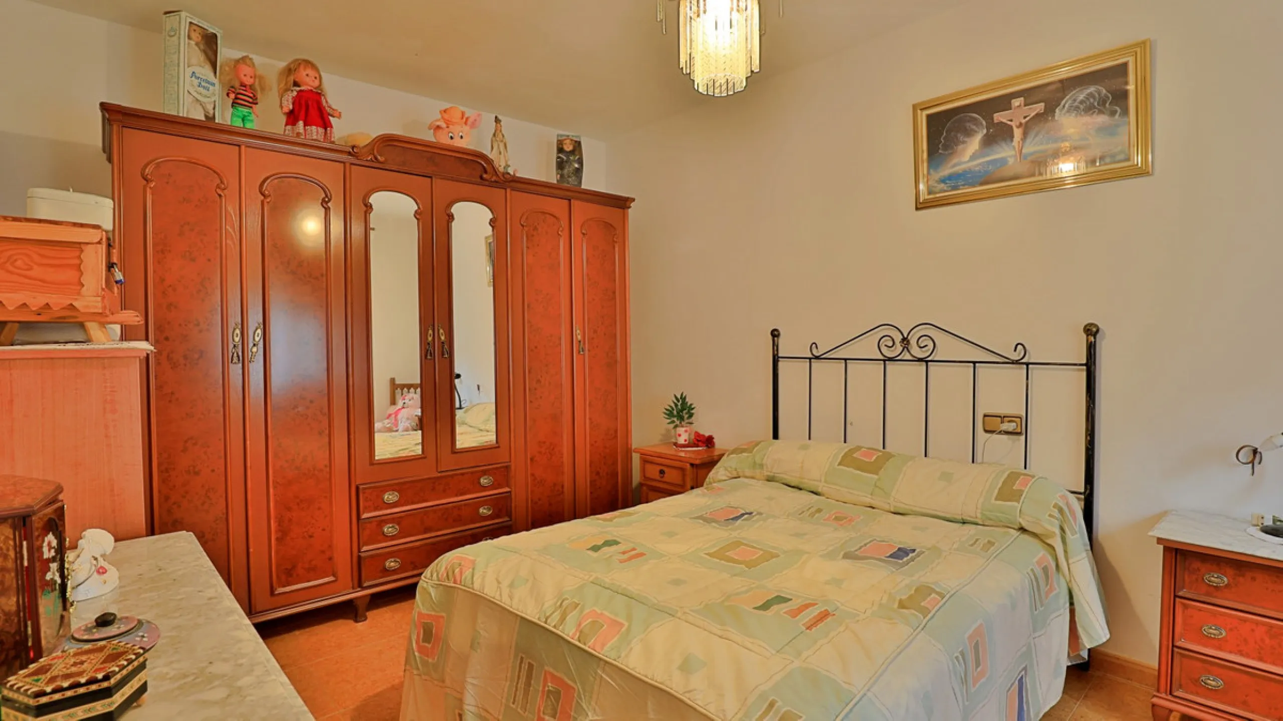 Attention entrepreneurs! Have you always dreamed of owning your own bar or opening a B&B in southern Spain? Here is the opportunity of a lifetime.   We offer you this bar with adjoining detached house that will be sold as 1 unit.   The bar is fully equipp