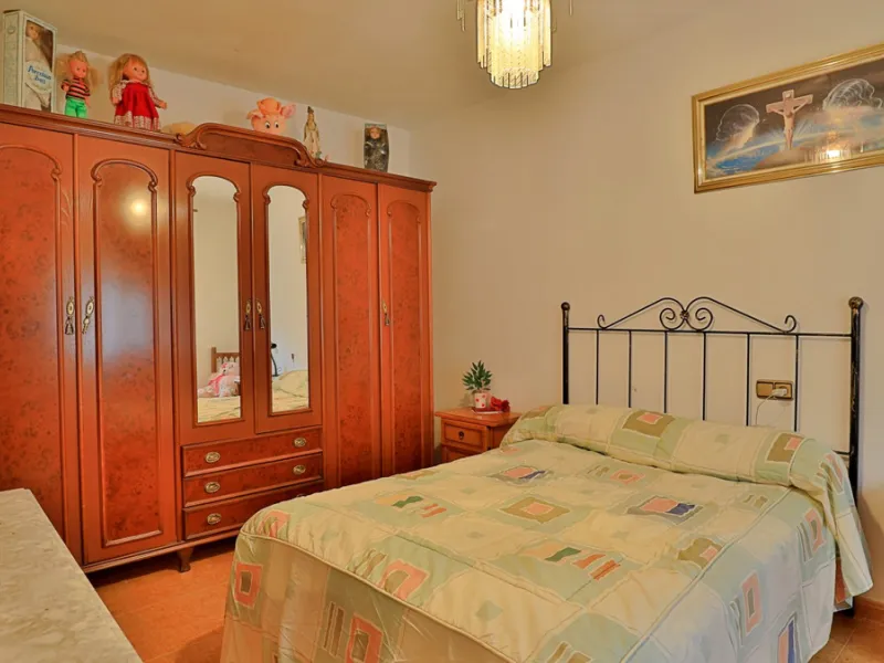 Attention entrepreneurs! Have you always dreamed of owning your own bar or opening a B&B in southern Spain? Here is the opportunity of a lifetime.   We offer you this bar with adjoining detached house that will be sold as 1 unit.   The bar is fully equipp
