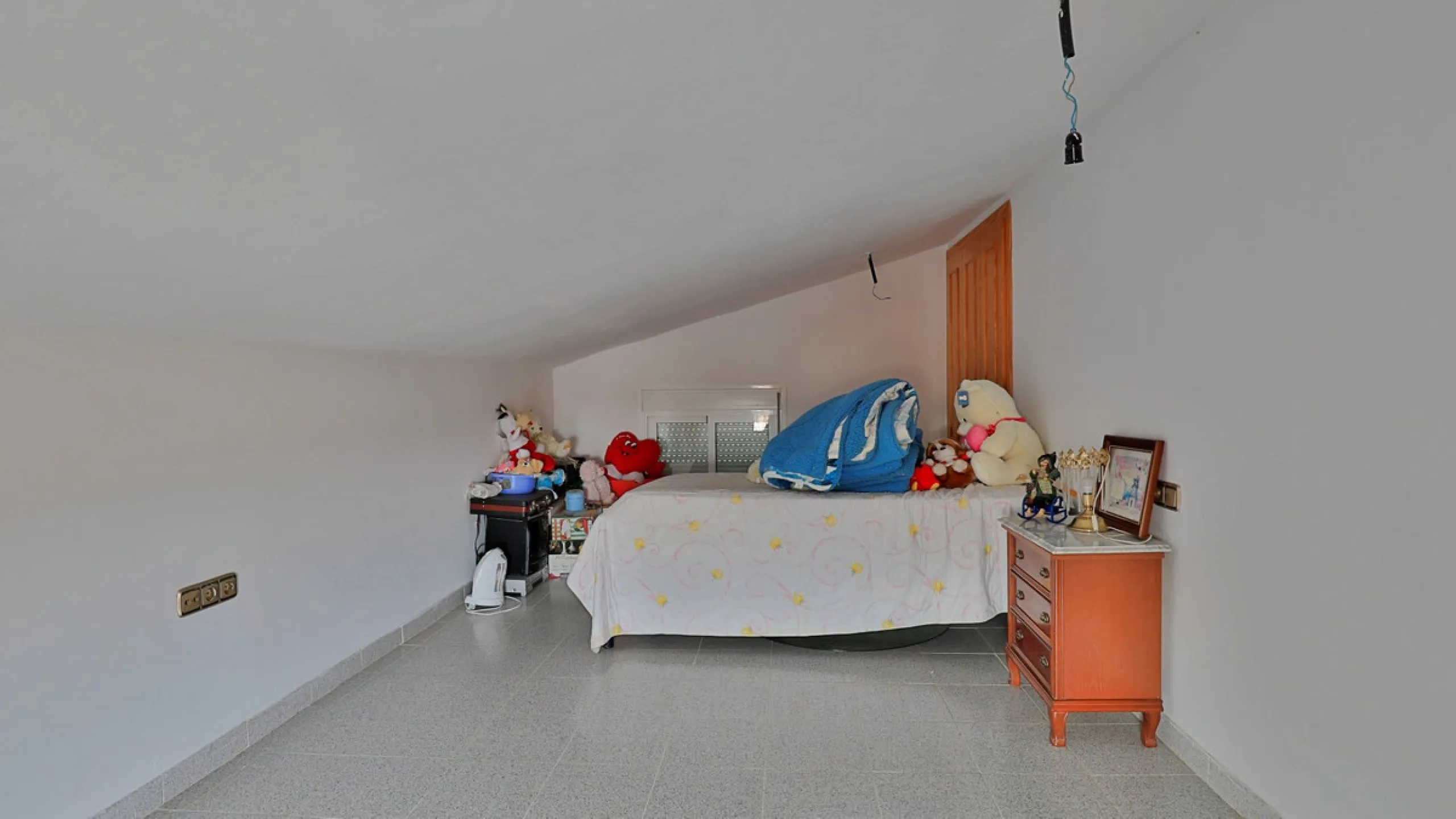 Attention entrepreneurs! Have you always dreamed of owning your own bar or opening a B&B in southern Spain? Here is the opportunity of a lifetime.   We offer you this bar with adjoining detached house that will be sold as 1 unit.   The bar is fully equipp