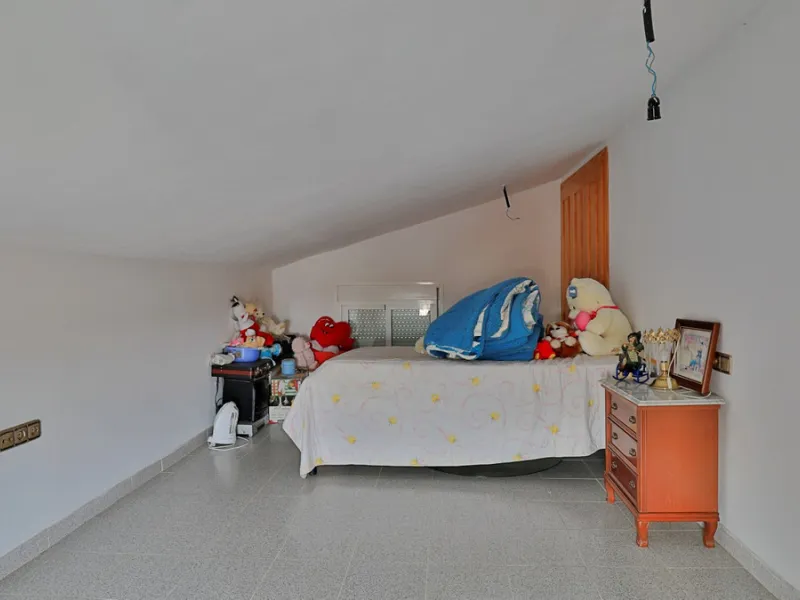 Attention entrepreneurs! Have you always dreamed of owning your own bar or opening a B&B in southern Spain? Here is the opportunity of a lifetime.   We offer you this bar with adjoining detached house that will be sold as 1 unit.   The bar is fully equipp