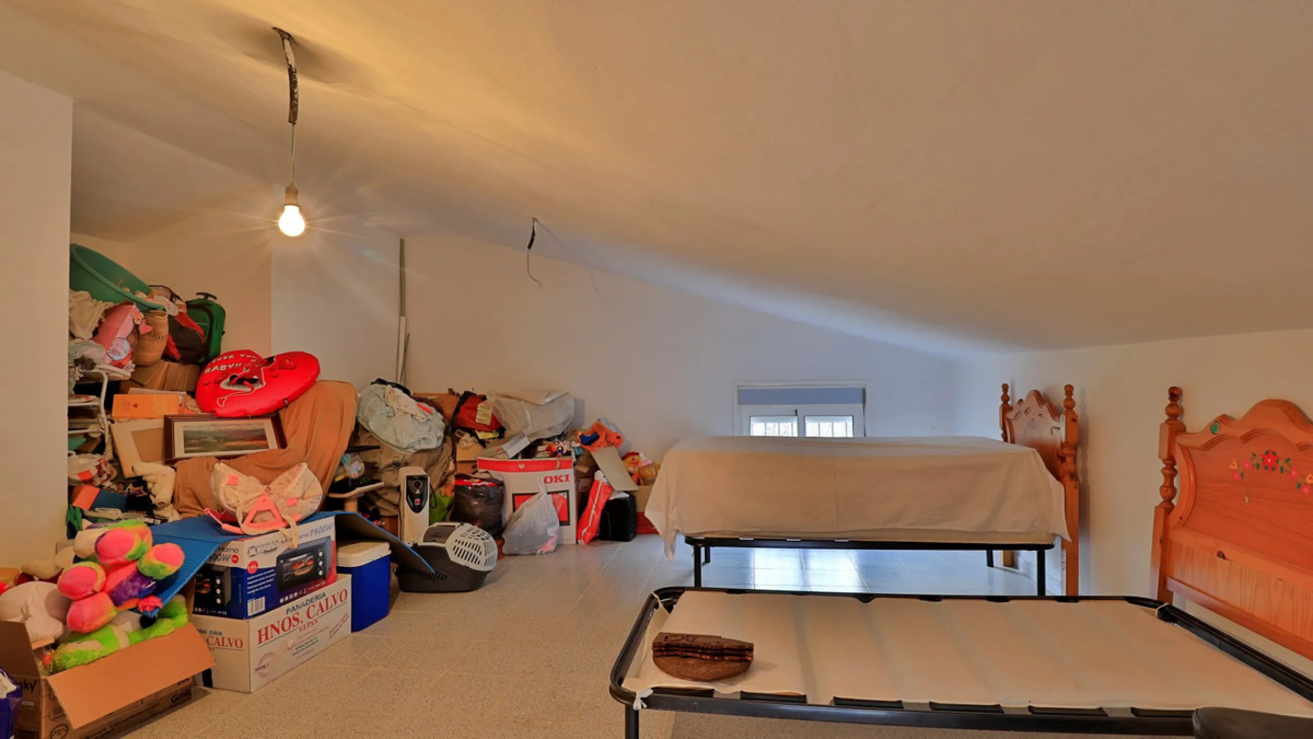 Attention entrepreneurs! Have you always dreamed of owning your own bar or opening a B&B in southern Spain? Here is the opportunity of a lifetime.   We offer you this bar with adjoining detached house that will be sold as 1 unit.   The bar is fully equipp