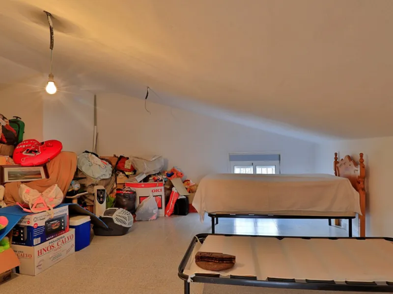 Attention entrepreneurs! Have you always dreamed of owning your own bar or opening a B&B in southern Spain? Here is the opportunity of a lifetime.   We offer you this bar with adjoining detached house that will be sold as 1 unit.   The bar is fully equipp