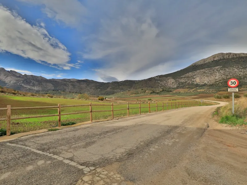 Are you looking for a different life in the mountains of southern Spain? A life where you can take daily beautiful walks or bike rides in unspoilt nature away from mass tourism? Would you like to live in a property equipped with all the modern comforts an