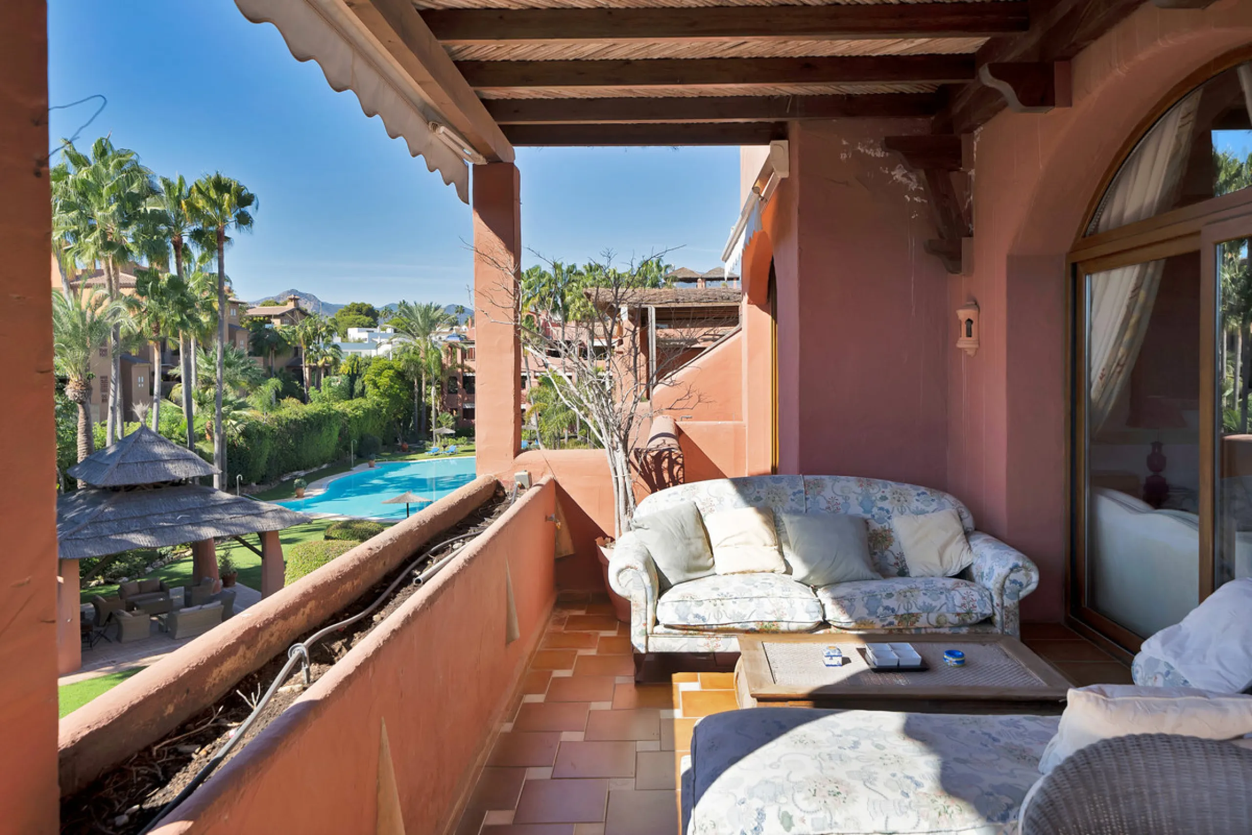 Situated beside the prestigious Guadalmina Baja, this impressive triplex penthouse is a true jewel of the Costa del Sol — perfectly blending the sophistication of Andalusian architecture, Moorish influences, and a touch of contemporary romanticism.
