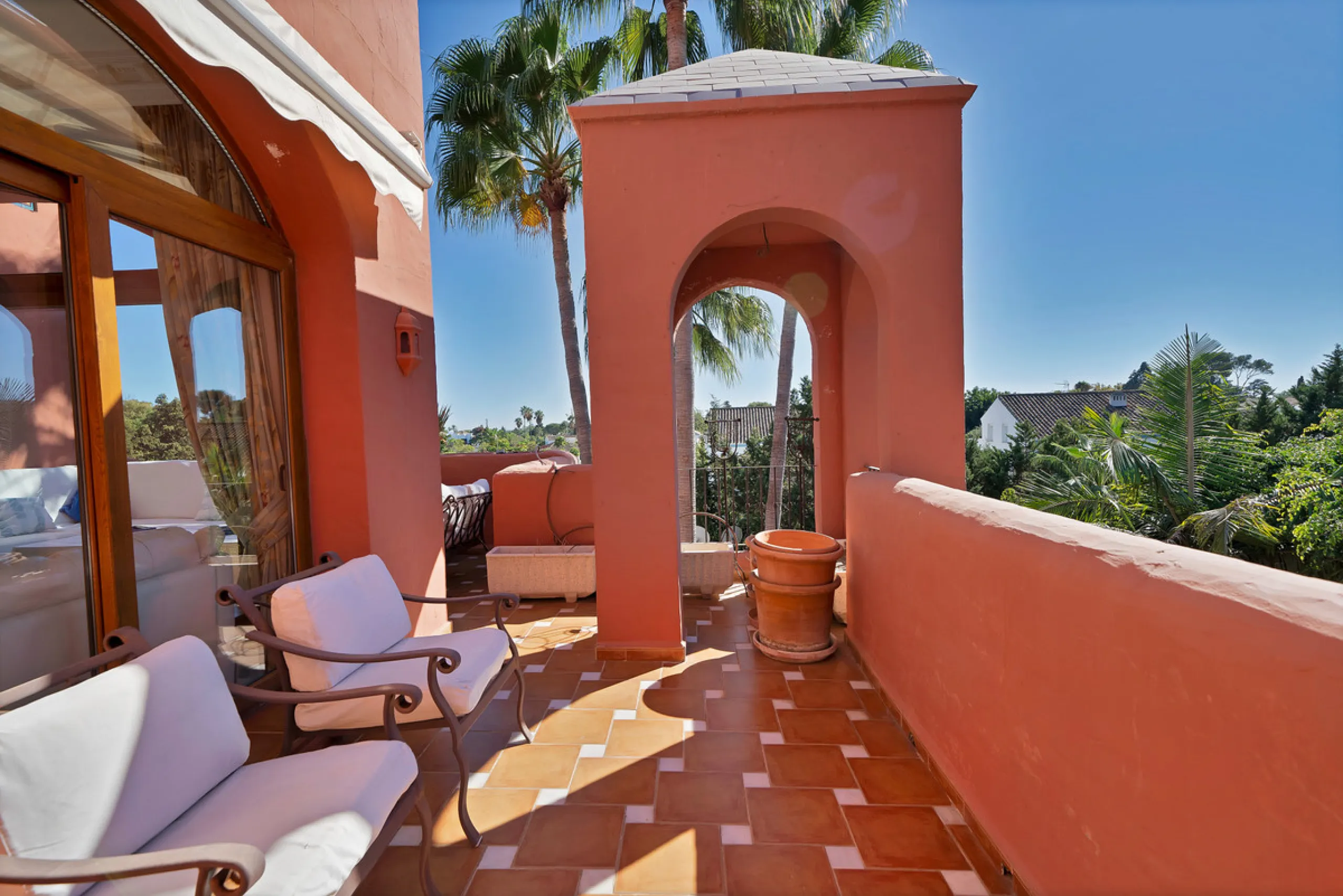 Situated beside the prestigious Guadalmina Baja, this impressive triplex penthouse is a true jewel of the Costa del Sol — perfectly blending the sophistication of Andalusian architecture, Moorish influences, and a touch of contemporary romanticism.