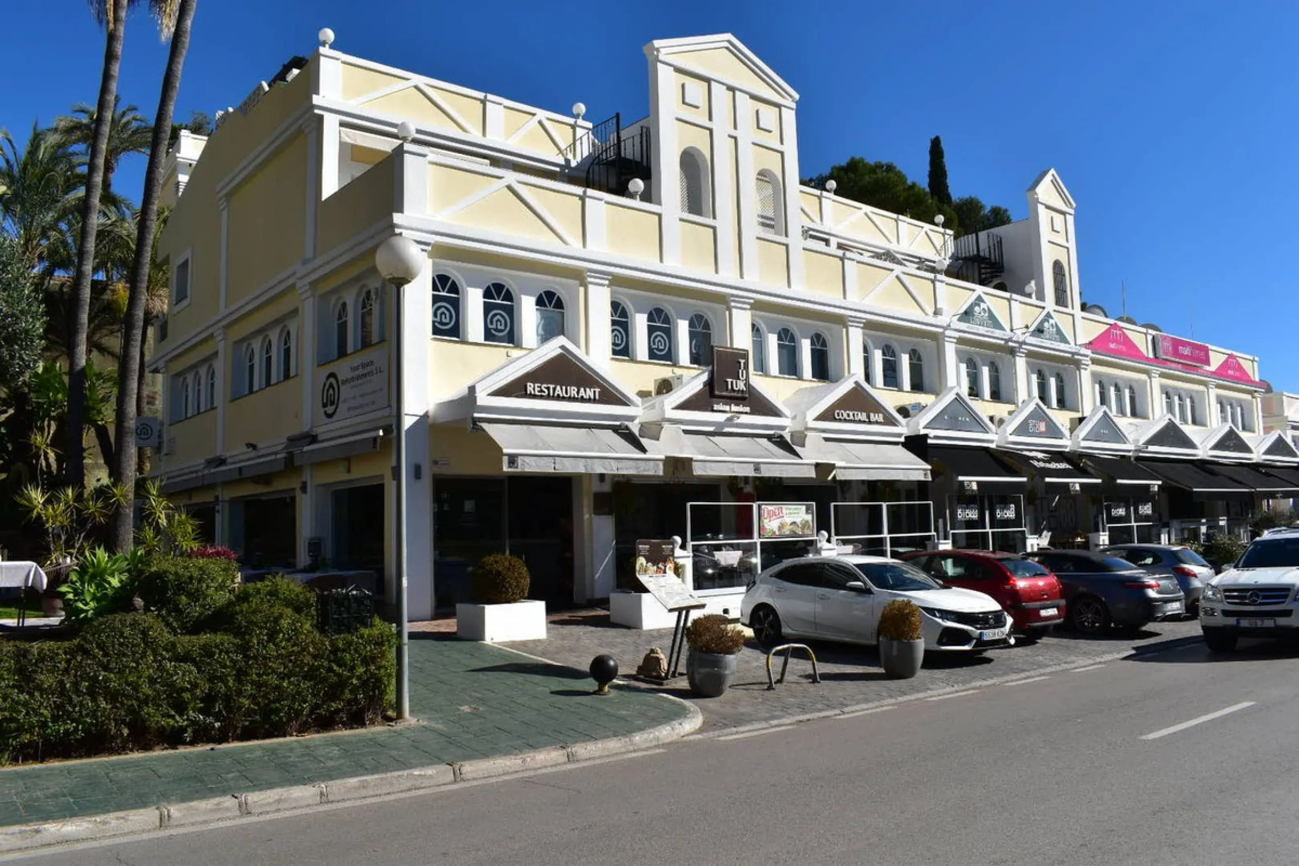 3 commercial units in a very high demanded area, front line Aloha Gardens, (TUK-TUK, STUDIO 68, LIVING ROOM)
