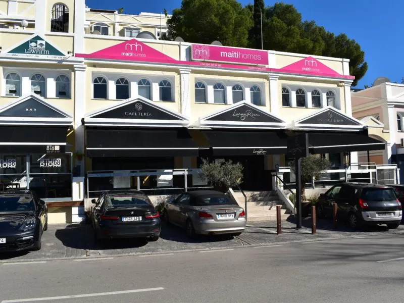 3 commercial units in a very high demanded area, front line Aloha Gardens, (TUK-TUK, STUDIO 68, LIVING ROOM)