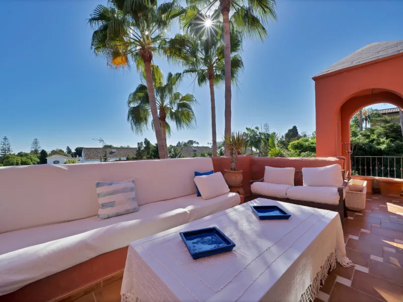 Situated beside the prestigious Guadalmina Baja, this impressive triplex penthouse is a true jewel of the Costa del Sol — perfectly blending the sophistication of Andalusian architecture, Moorish influences, and a touch of contemporary romanticism.