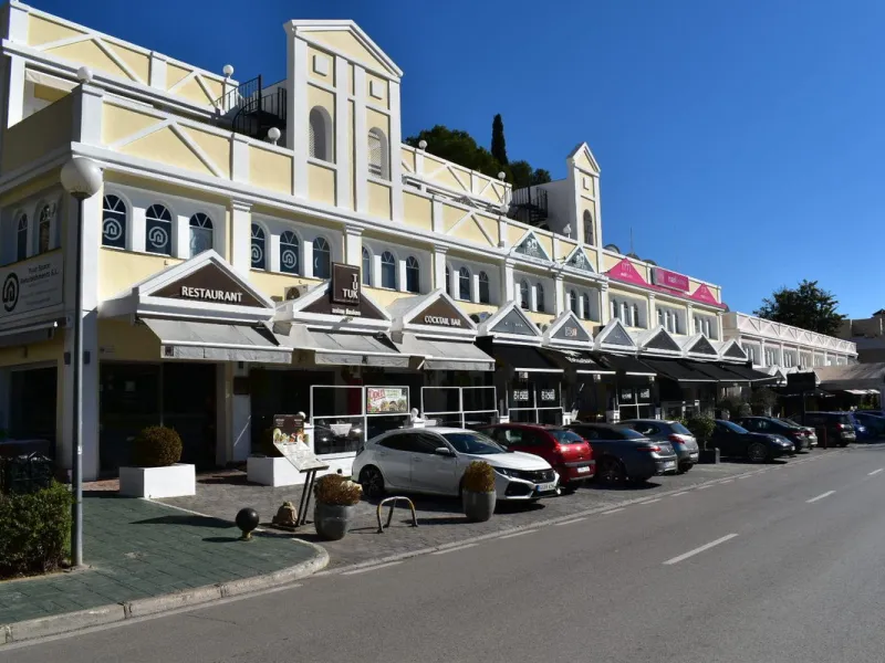 3 commercial units in a very high demanded area, front line Aloha Gardens, (TUK-TUK, STUDIO 68, LIVING ROOM)
