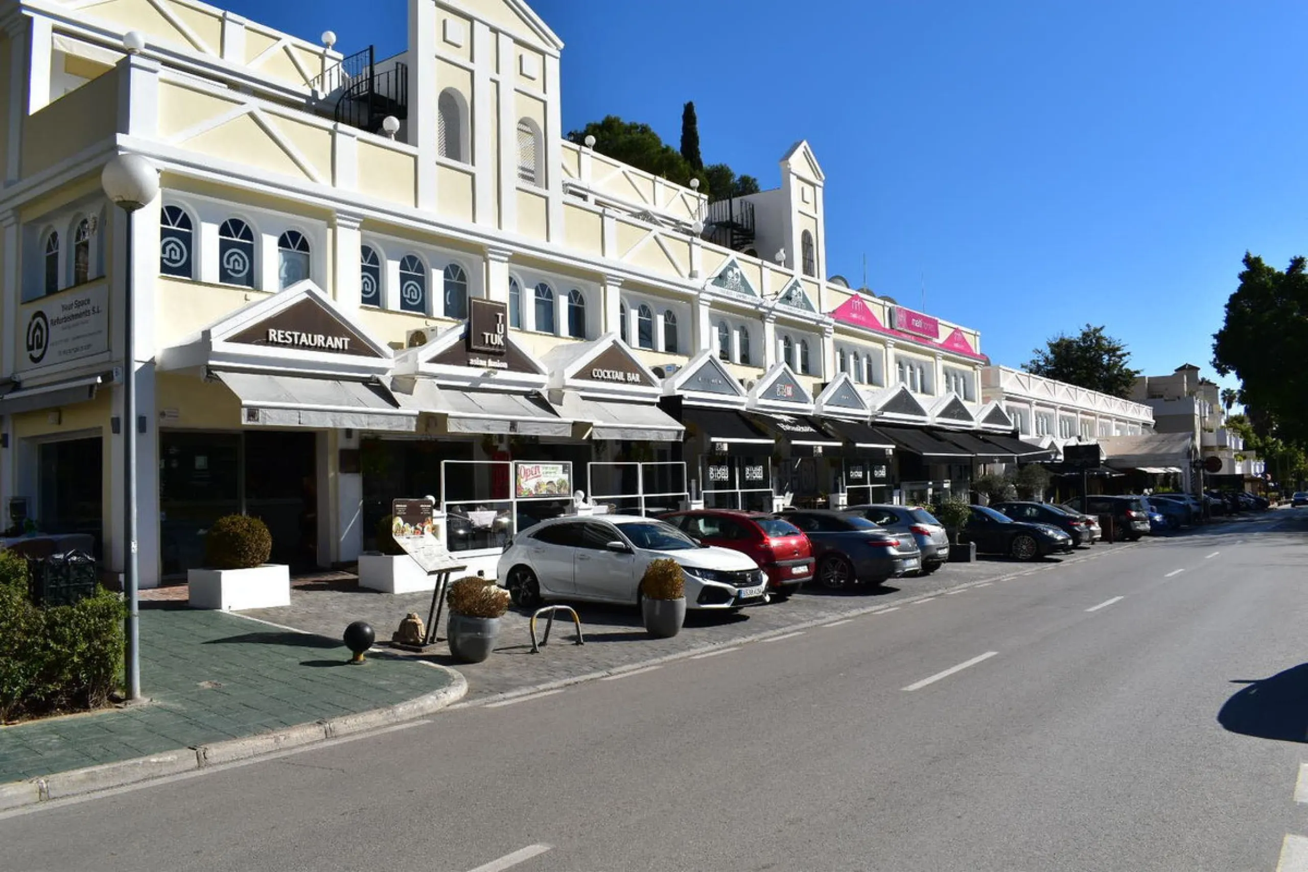 3 commercial units in a very high demanded area, front line Aloha Gardens, (TUK-TUK, STUDIO 68, LIVING ROOM)