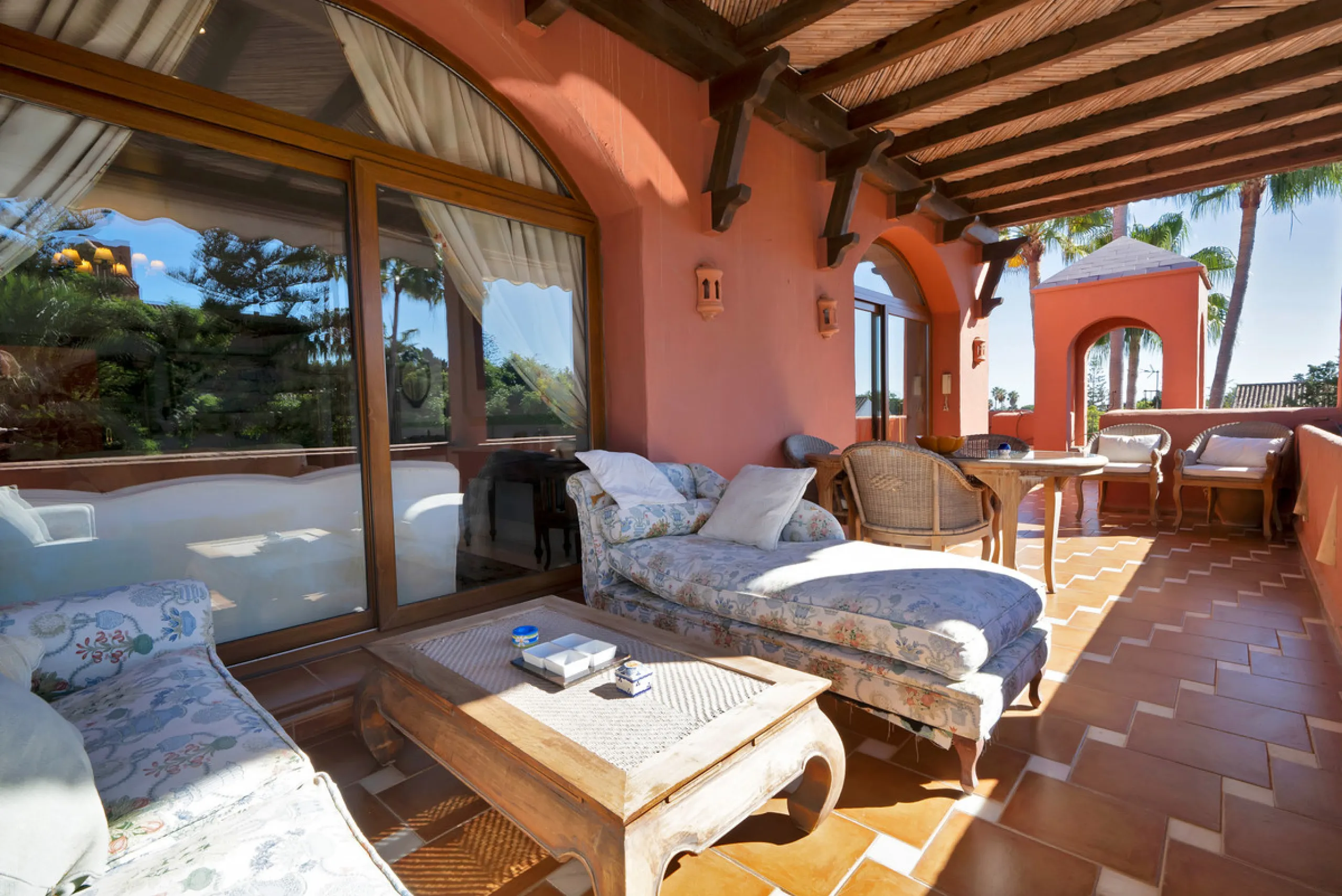 Situated beside the prestigious Guadalmina Baja, this impressive triplex penthouse is a true jewel of the Costa del Sol — perfectly blending the sophistication of Andalusian architecture, Moorish influences, and a touch of contemporary romanticism.