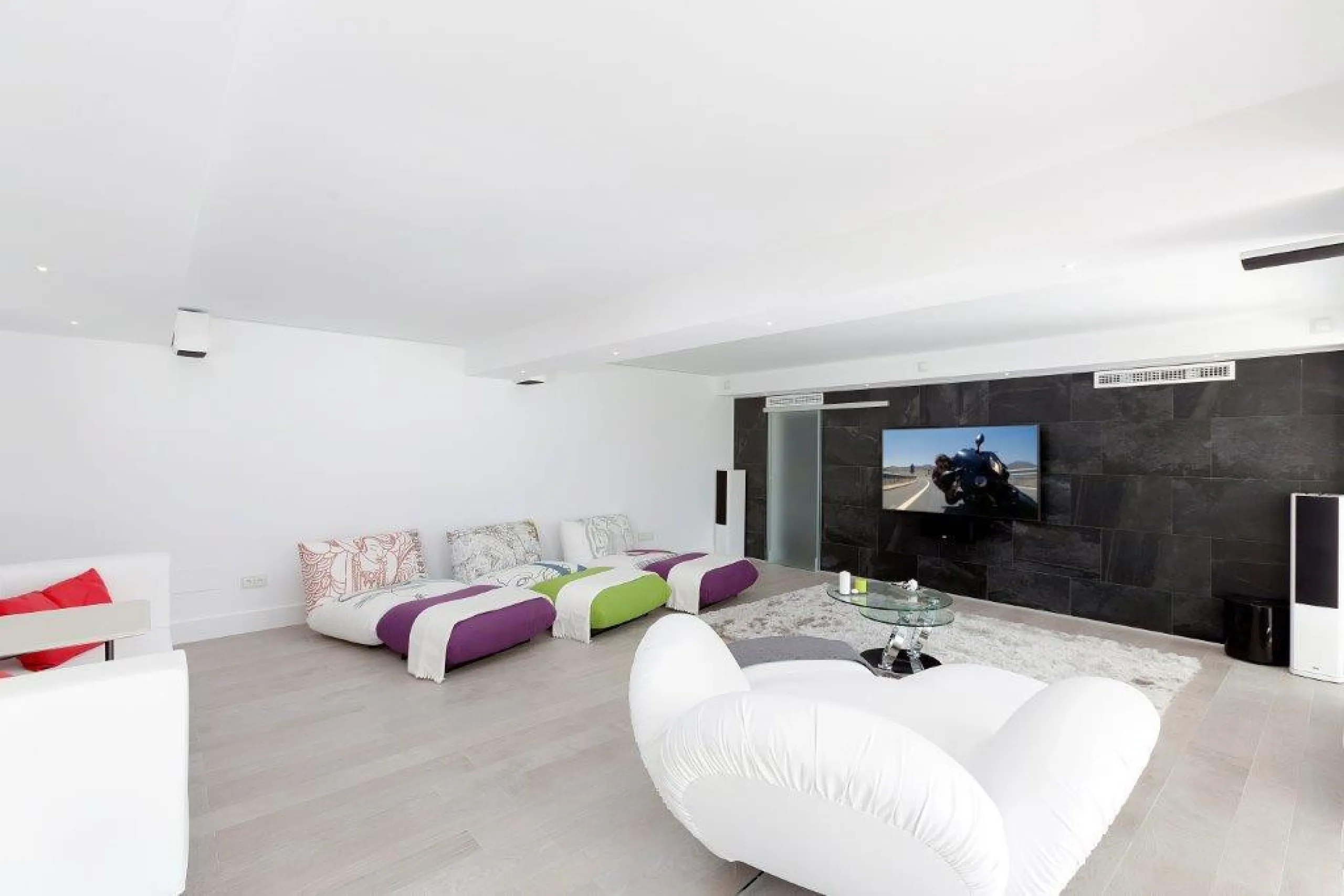 House - Detached Villa в продаже в Marbella, Málaga. В доме 6 спален и 4 ванных комнат. Площадь дома 600 м². Площадь участка 1990 м²