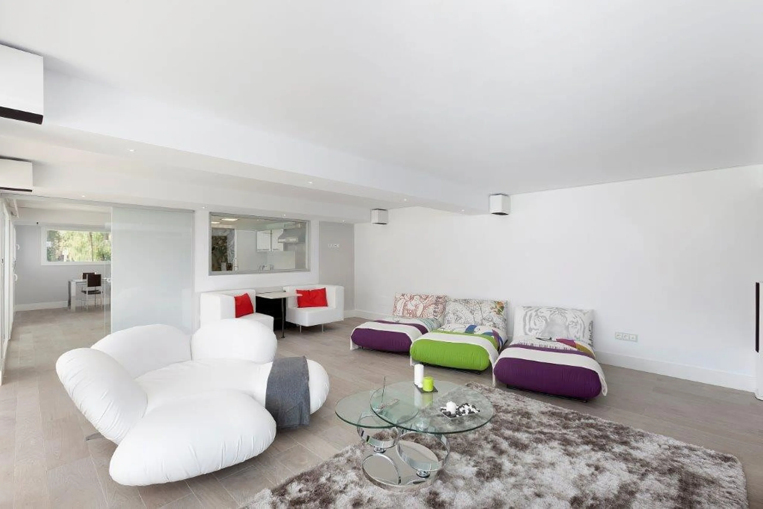 House - Detached Villa в продаже в Marbella, Málaga. В доме 6 спален и 4 ванных комнат. Площадь дома 600 м². Площадь участка 1990 м²
