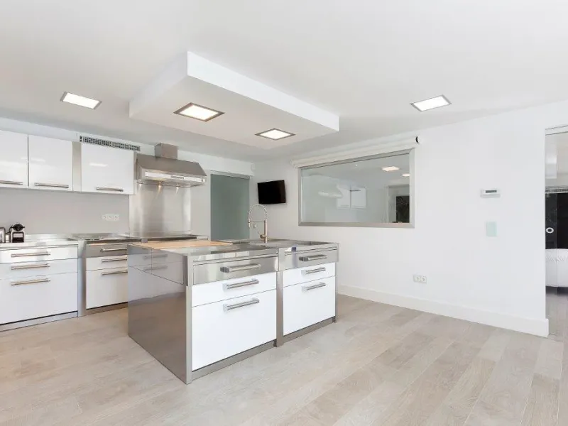 House - Detached Villa в продаже в Marbella, Málaga. В доме 6 спален и 4 ванных комнат. Площадь дома 600 м². Площадь участка 1990 м²