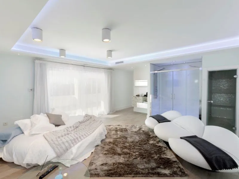 House - Detached Villa в продаже в Marbella, Málaga. В доме 6 спален и 4 ванных комнат. Площадь дома 600 м². Площадь участка 1990 м²