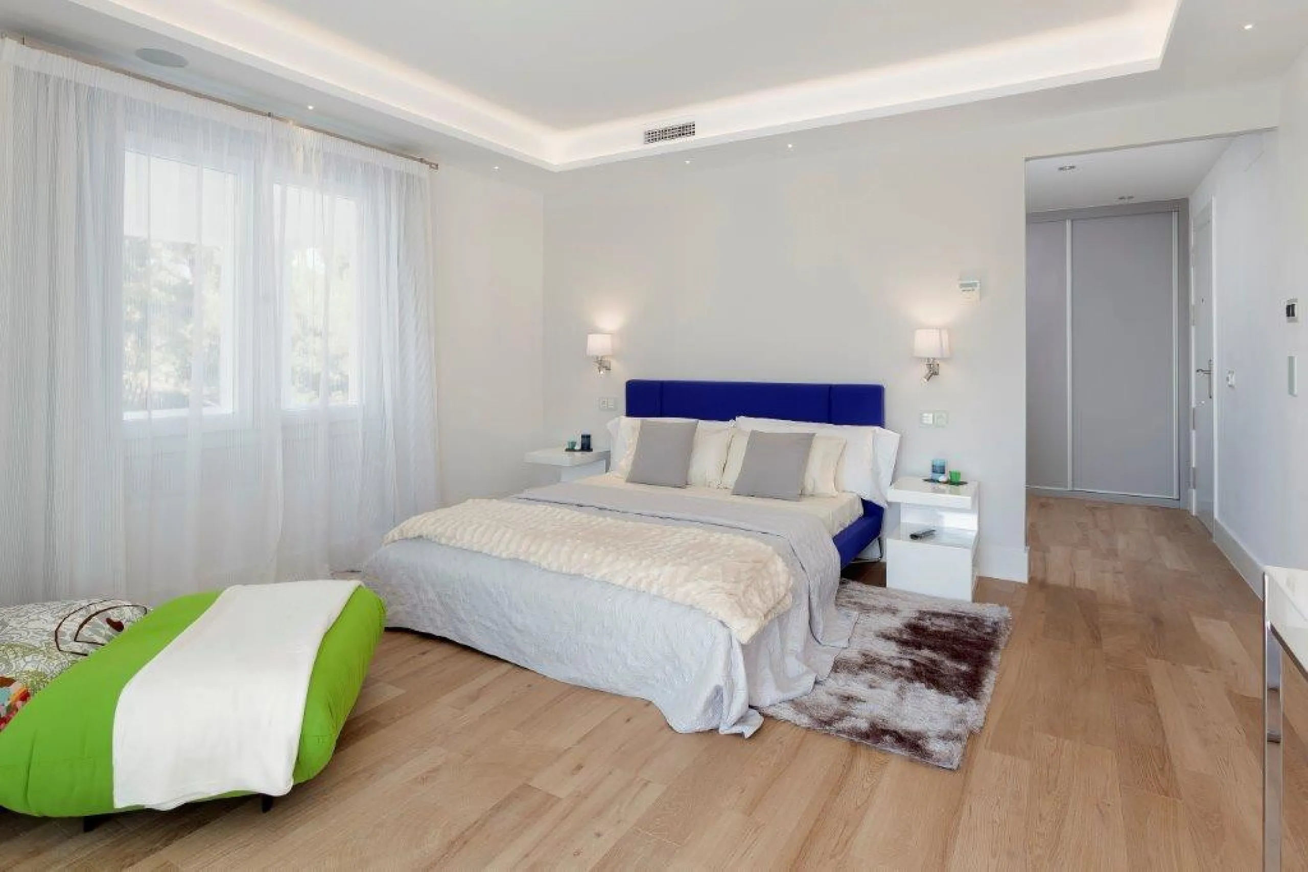House - Detached Villa в продаже в Marbella, Málaga. В доме 6 спален и 4 ванных комнат. Площадь дома 600 м². Площадь участка 1990 м²