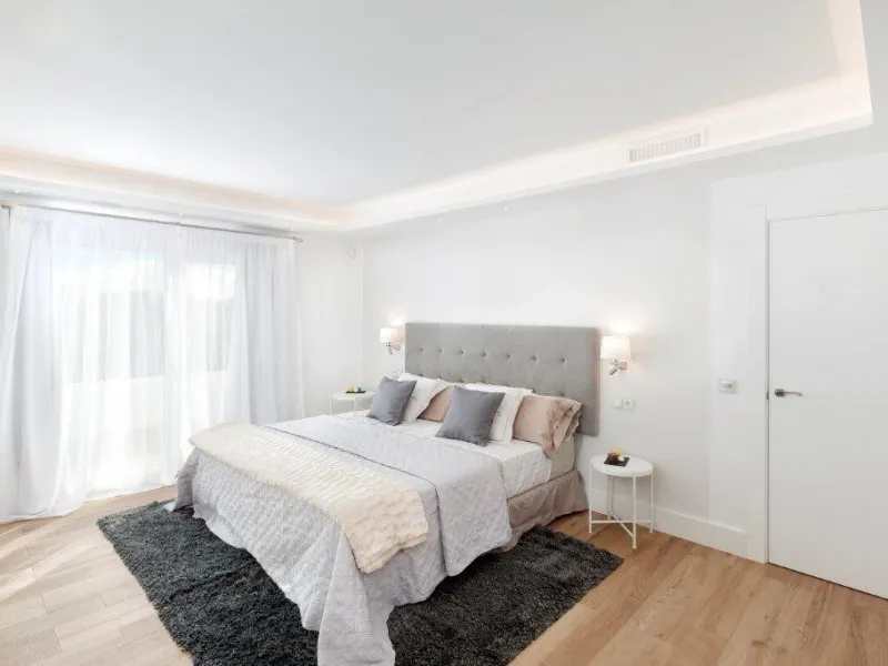 House - Detached Villa в продаже в Marbella, Málaga. В доме 6 спален и 4 ванных комнат. Площадь дома 600 м². Площадь участка 1990 м²