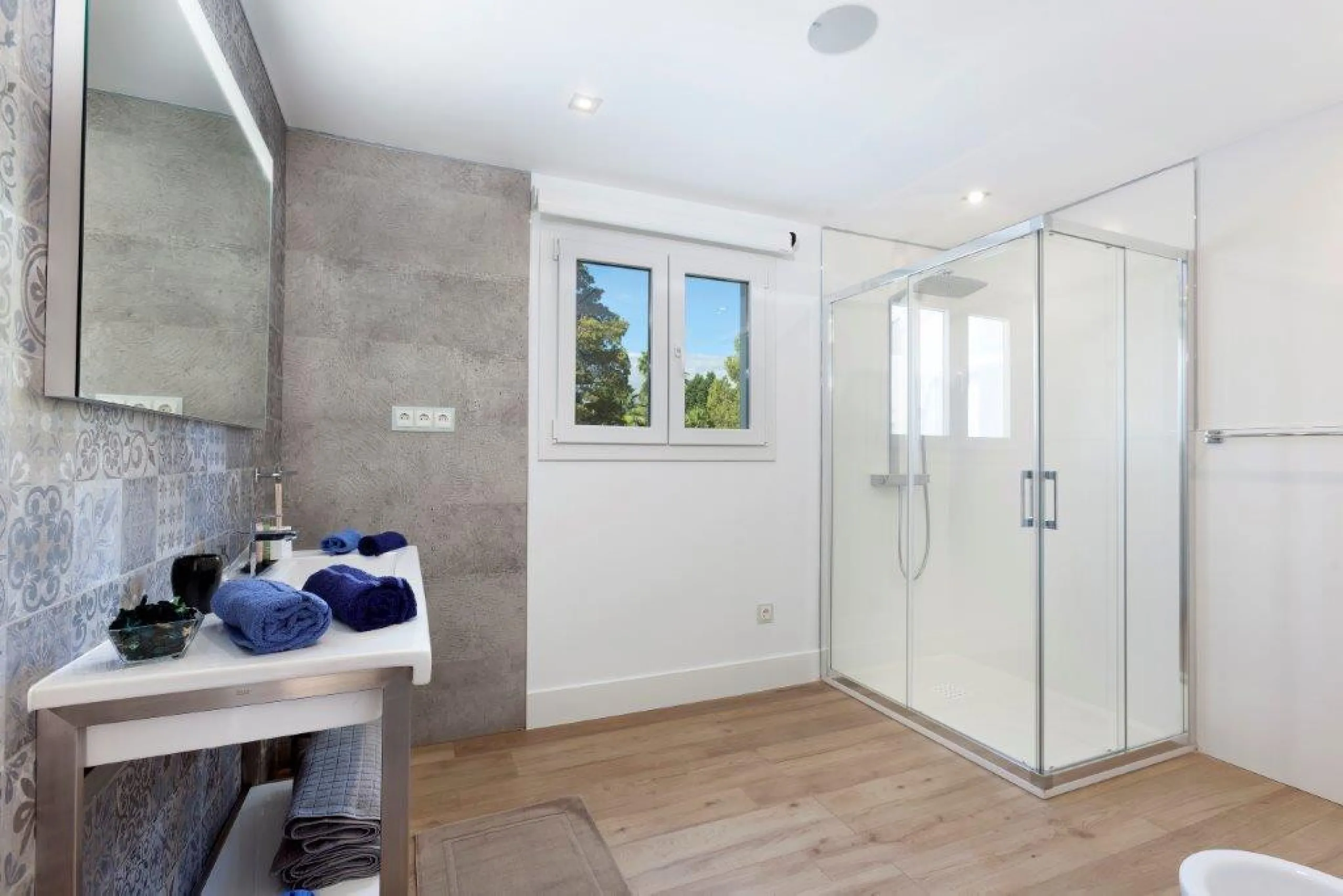 House - Detached Villa в продаже в Marbella, Málaga. В доме 6 спален и 4 ванных комнат. Площадь дома 600 м². Площадь участка 1990 м²