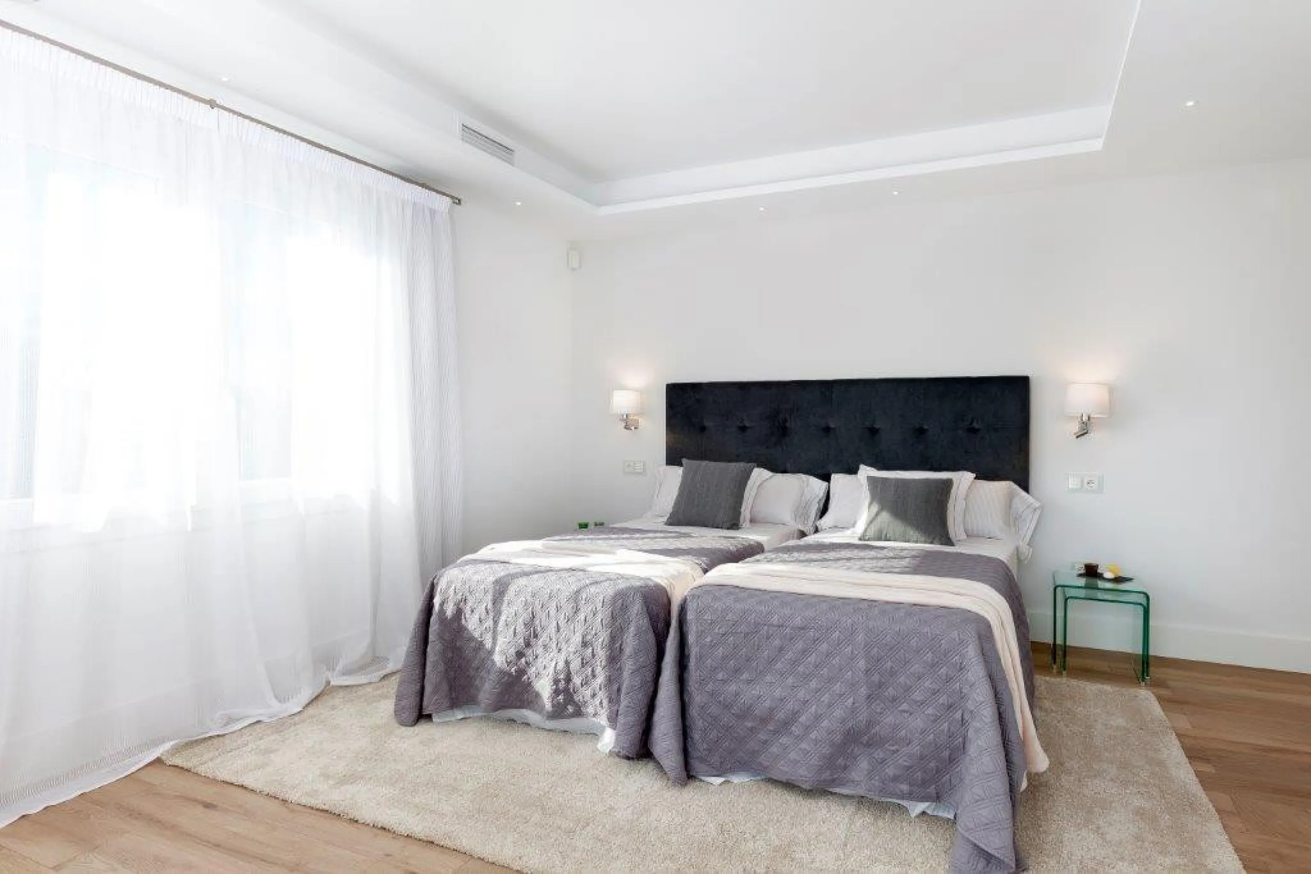 House - Detached Villa в продаже в Marbella, Málaga. В доме 6 спален и 4 ванных комнат. Площадь дома 600 м². Площадь участка 1990 м²