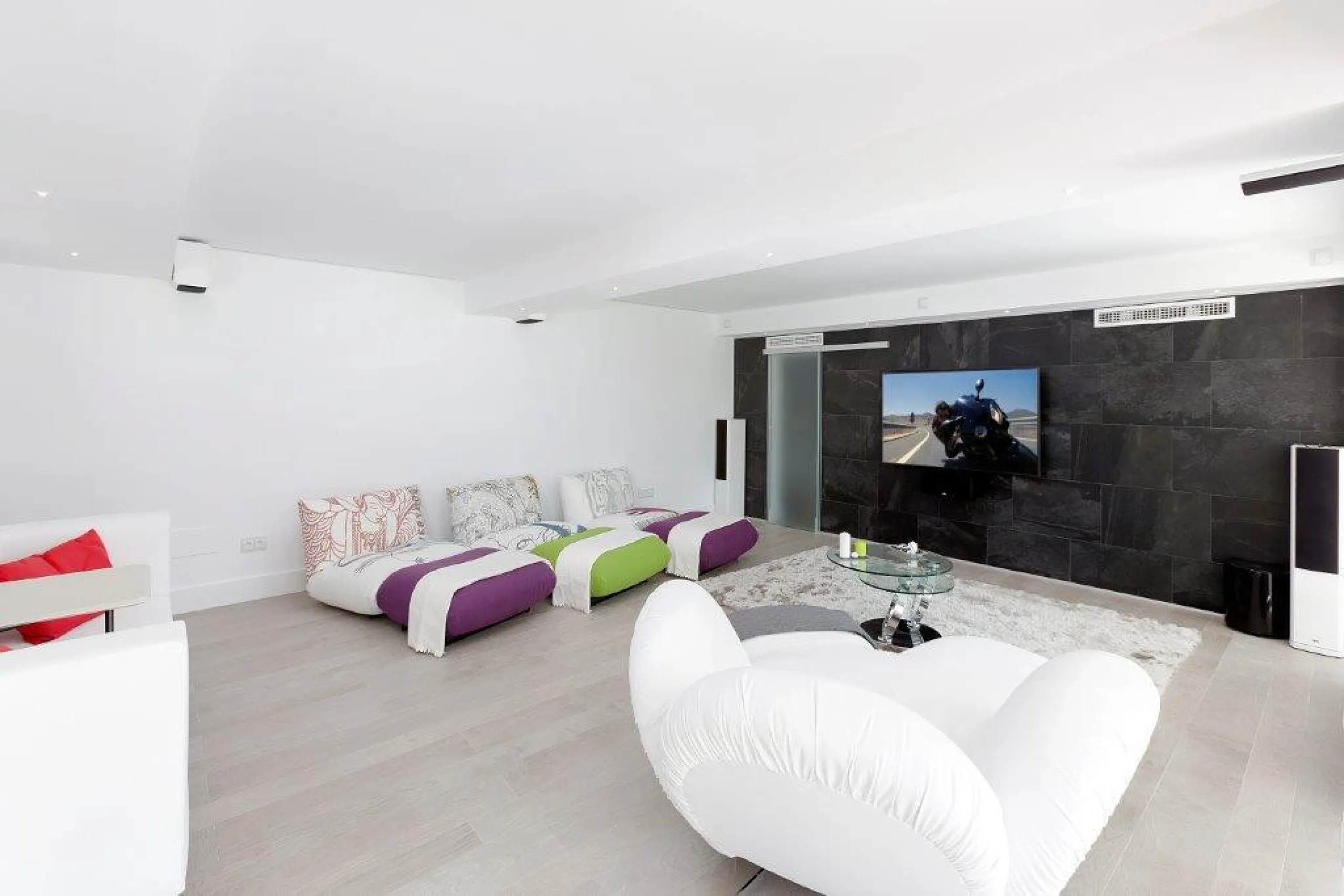 House - Detached Villa в продаже в Marbella, Málaga. В доме 6 спален и 4 ванных комнат. Площадь дома 600 м². Площадь участка 1990 м²