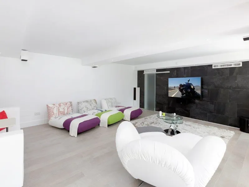 House - Detached Villa в продаже в Marbella, Málaga. В доме 6 спален и 4 ванных комнат. Площадь дома 600 м². Площадь участка 1990 м²