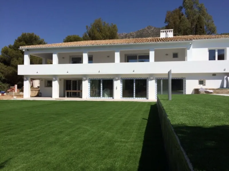 House - Detached Villa в продаже в Marbella, Málaga. В доме 6 спален и 4 ванных комнат. Площадь дома 600 м². Площадь участка 1990 м²