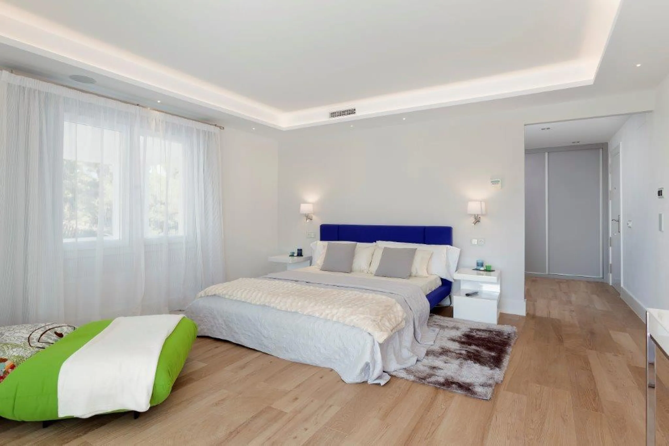 House - Detached Villa в продаже в Marbella, Málaga. В доме 6 спален и 4 ванных комнат. Площадь дома 600 м². Площадь участка 1990 м²
