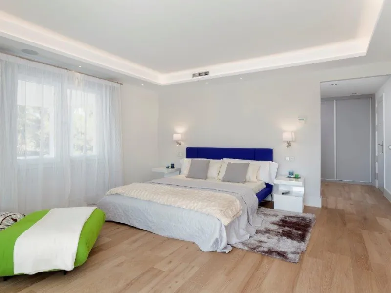 House - Detached Villa в продаже в Marbella, Málaga. В доме 6 спален и 4 ванных комнат. Площадь дома 600 м². Площадь участка 1990 м²