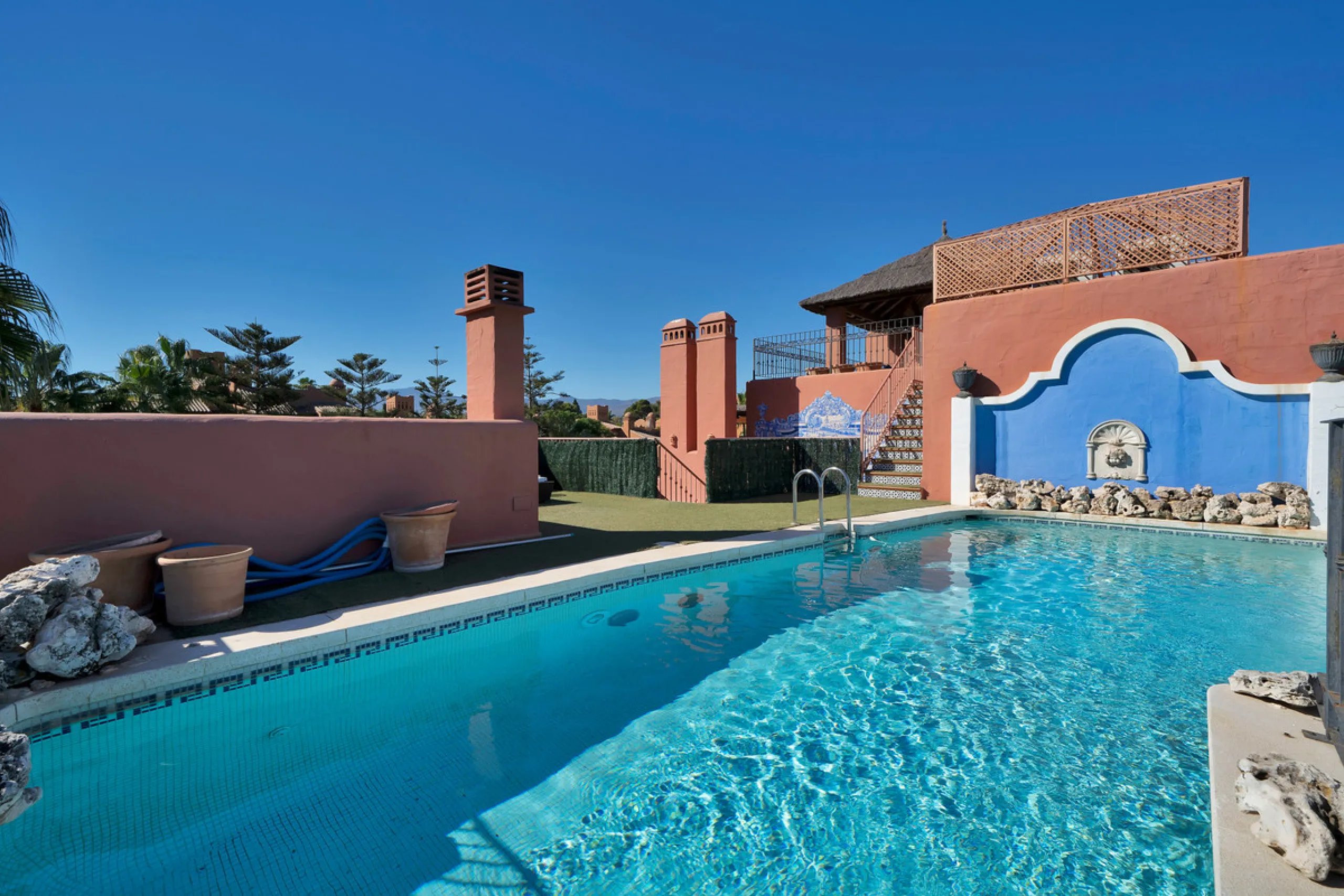 Situated beside the prestigious Guadalmina Baja, this impressive triplex penthouse is a true jewel of the Costa del Sol — perfectly blending the sophistication of Andalusian architecture, Moorish influences, and a touch of contemporary romanticism.