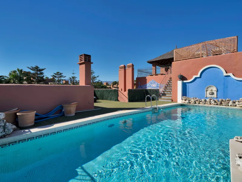 Situated beside the prestigious Guadalmina Baja, this impressive triplex penthouse is a true jewel of the Costa del Sol — perfectly blending the sophistication of Andalusian architecture, Moorish influences, and a touch of contemporary romanticism.