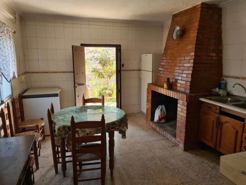 Lovely finca for sale with 120,000m2 land. Good access just 4 minutes from the main road.
