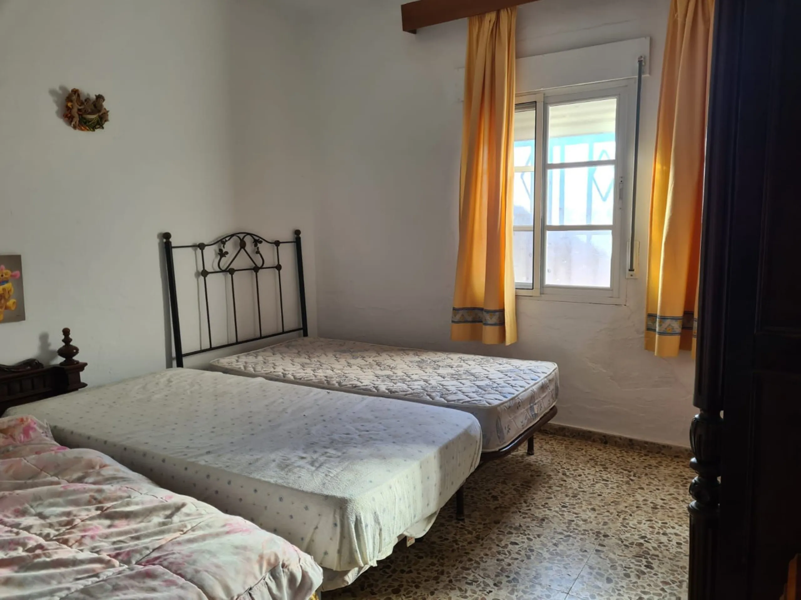 Lovely finca for sale with 120,000m2 land. Good access just 4 minutes from the main road.