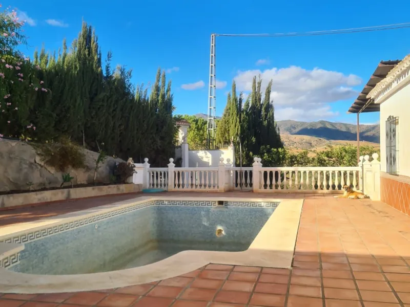 Lovely finca for sale with 120,000m2 land. Good access just 4 minutes from the main road.