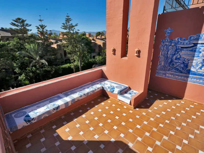 Situated beside the prestigious Guadalmina Baja, this impressive triplex penthouse is a true jewel of the Costa del Sol — perfectly blending the sophistication of Andalusian architecture, Moorish influences, and a touch of contemporary romanticism.