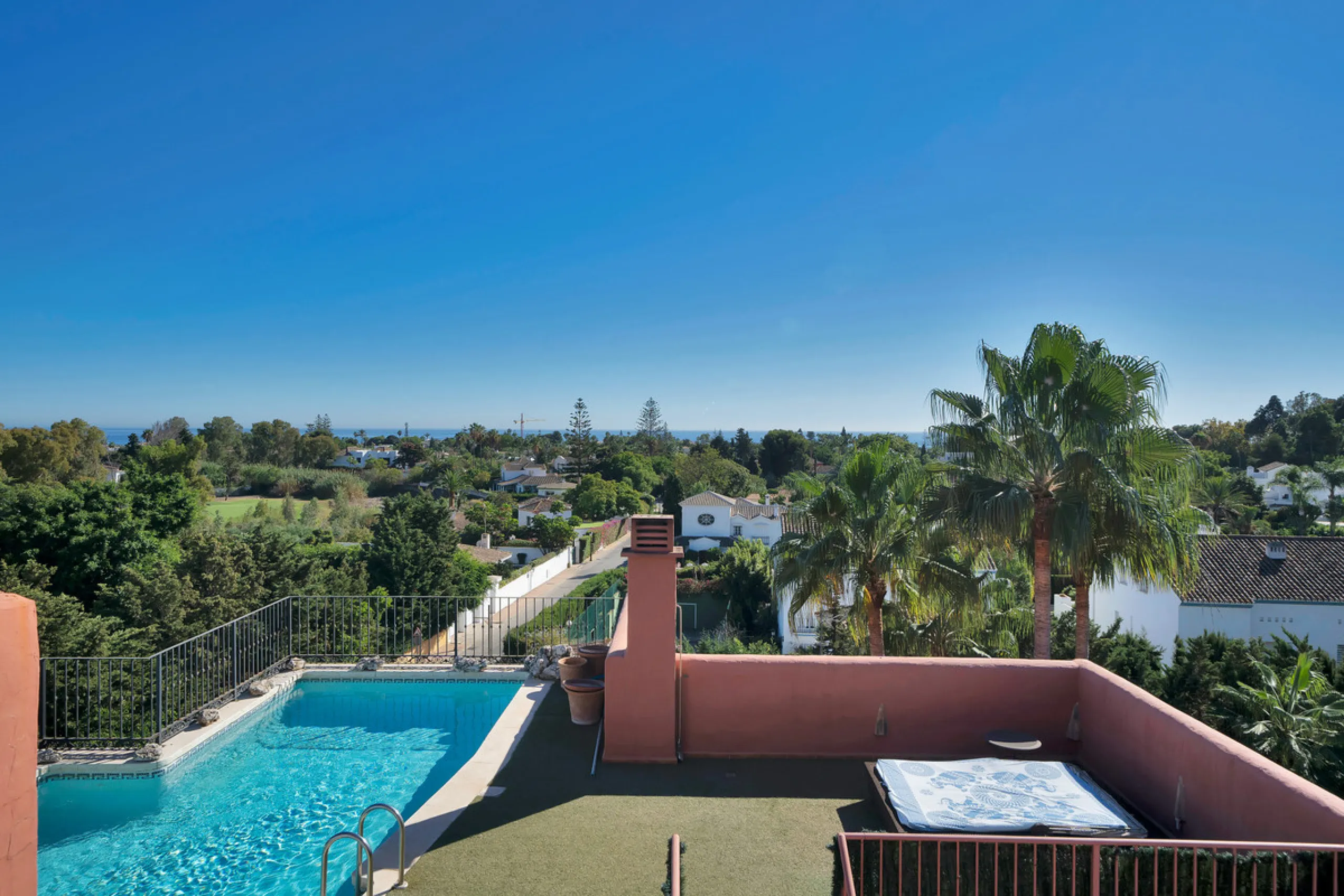 Situated beside the prestigious Guadalmina Baja, this impressive triplex penthouse is a true jewel of the Costa del Sol — perfectly blending the sophistication of Andalusian architecture, Moorish influences, and a touch of contemporary romanticism.