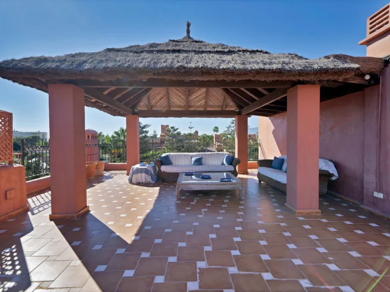 Situated beside the prestigious Guadalmina Baja, this impressive triplex penthouse is a true jewel of the Costa del Sol — perfectly blending the sophistication of Andalusian architecture, Moorish influences, and a touch of contemporary romanticism.