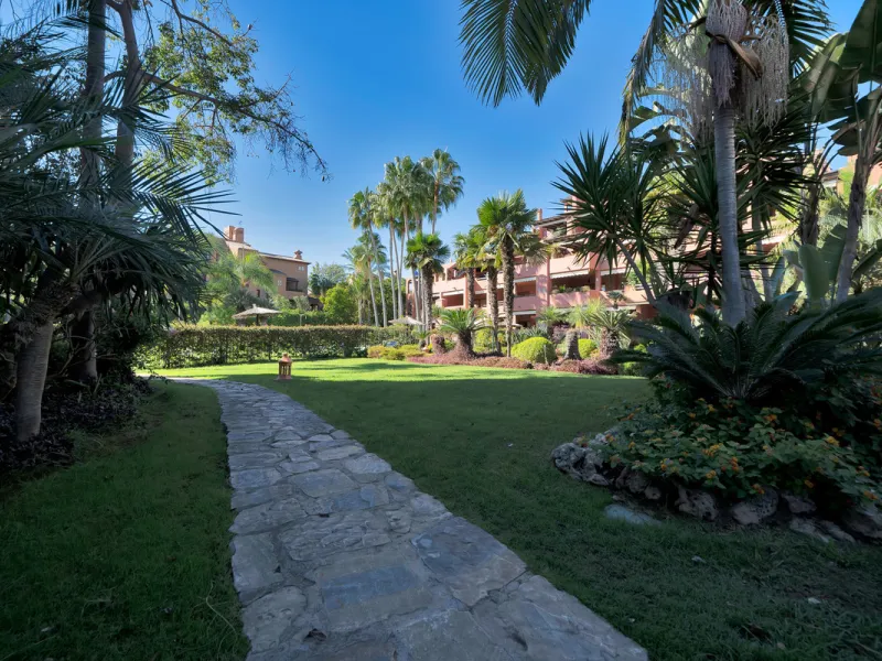 Situated beside the prestigious Guadalmina Baja, this impressive triplex penthouse is a true jewel of the Costa del Sol — perfectly blending the sophistication of Andalusian architecture, Moorish influences, and a touch of contemporary romanticism.