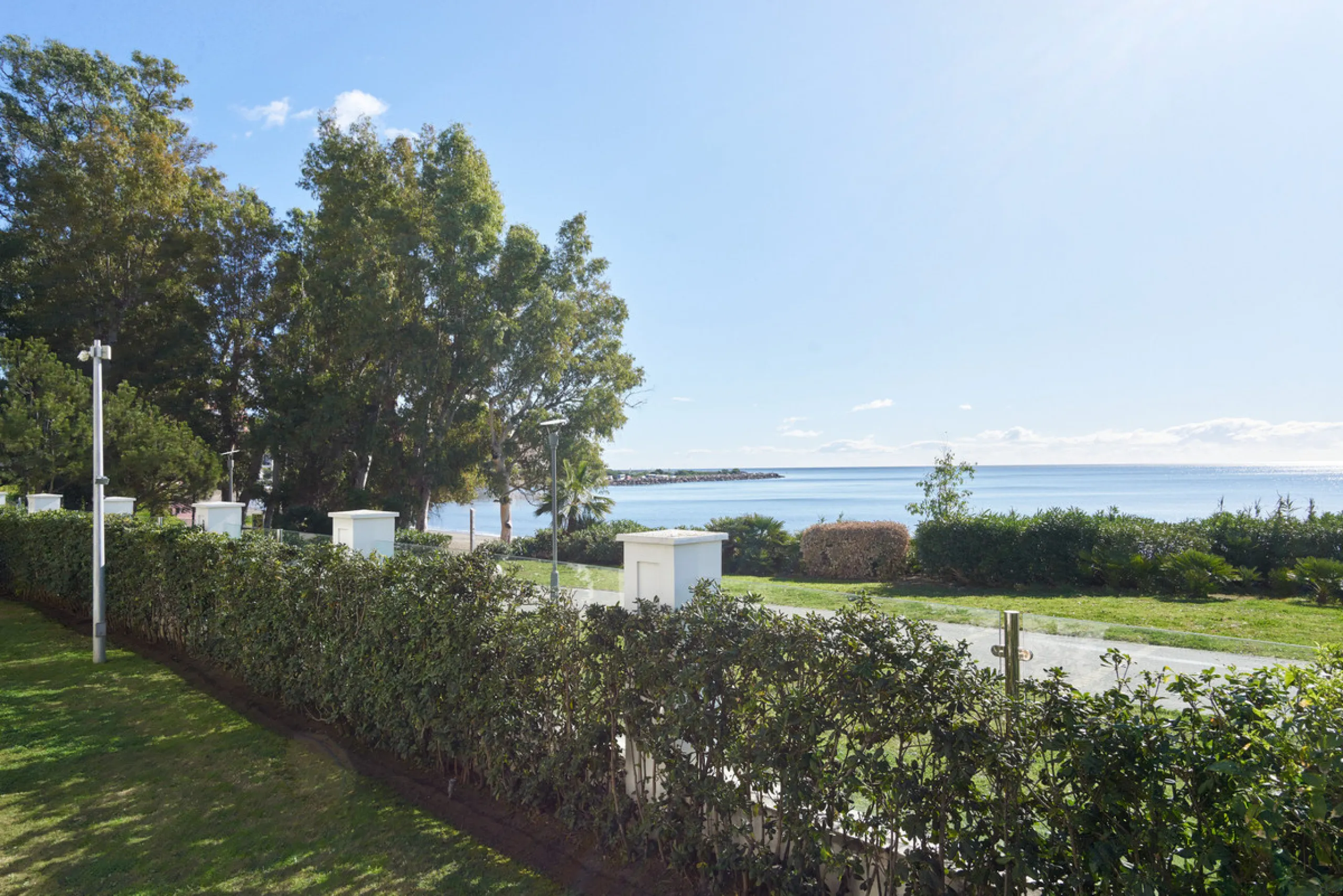 Situated in the prestigious Doncella Beach area, Estepona, this exquisite ground floor apartment offers an unparalleled blend of luxury and convenience. Boasting a prime front-line beach location, the property provides direct access to the sea and is with