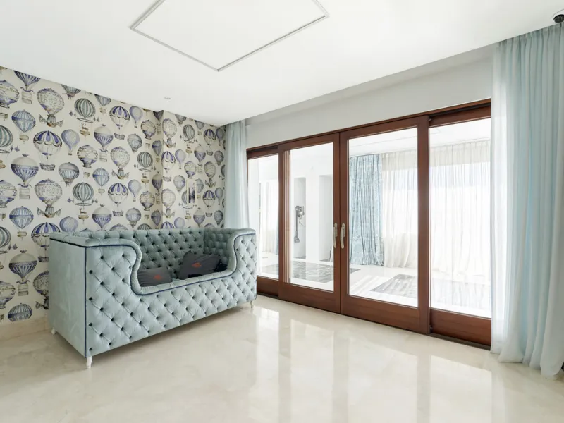 Situated in the prestigious Doncella Beach area, Estepona, this exquisite ground floor apartment offers an unparalleled blend of luxury and convenience. Boasting a prime front-line beach location, the property provides direct access to the sea and is with