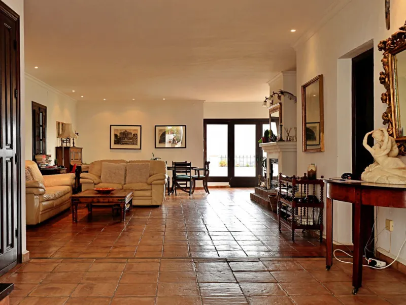 Are you looking for an oasis in harmony with nature? A place of peace and relaxation, where time runs a little slower? Yes?! Then we would like to show you this fantastic villa, in the mountains of Torrox. It offers an imposing, grand main house, a separa