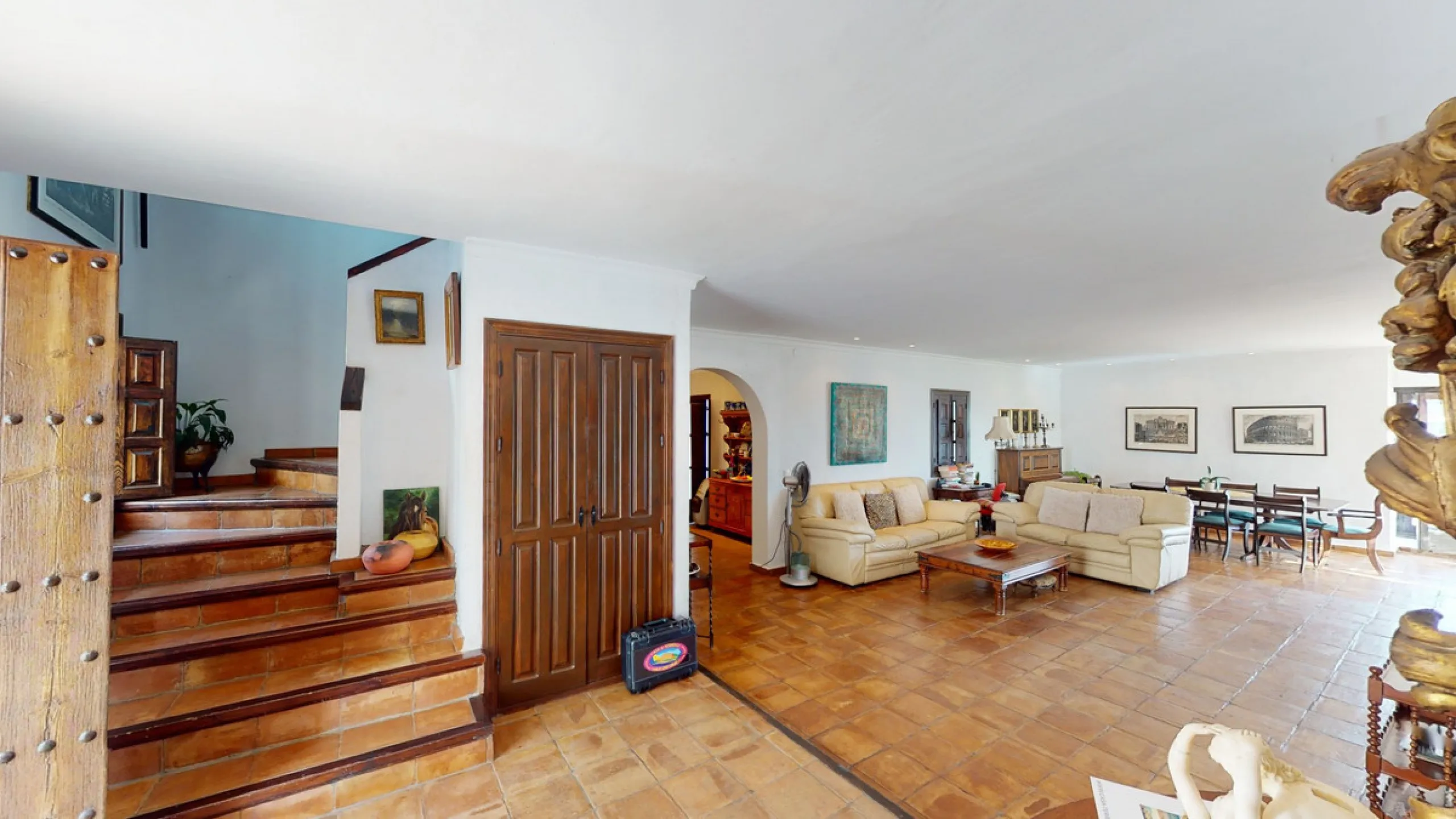 Are you looking for an oasis in harmony with nature? A place of peace and relaxation, where time runs a little slower? Yes?! Then we would like to show you this fantastic villa, in the mountains of Torrox. It offers an imposing, grand main house, a separa