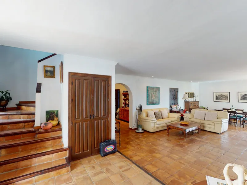 Are you looking for an oasis in harmony with nature? A place of peace and relaxation, where time runs a little slower? Yes?! Then we would like to show you this fantastic villa, in the mountains of Torrox. It offers an imposing, grand main house, a separa