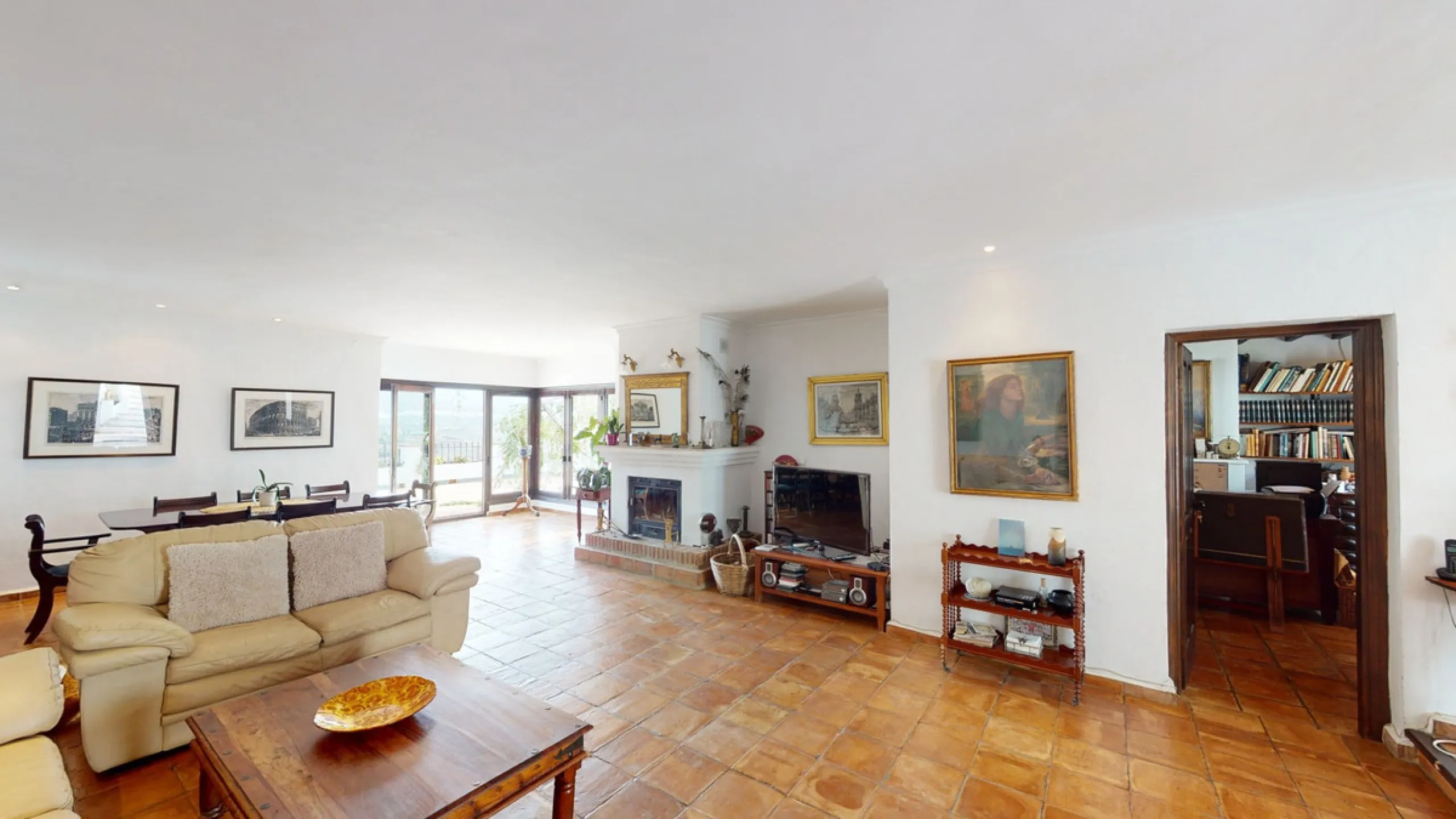 Are you looking for an oasis in harmony with nature? A place of peace and relaxation, where time runs a little slower? Yes?! Then we would like to show you this fantastic villa, in the mountains of Torrox. It offers an imposing, grand main house, a separa
