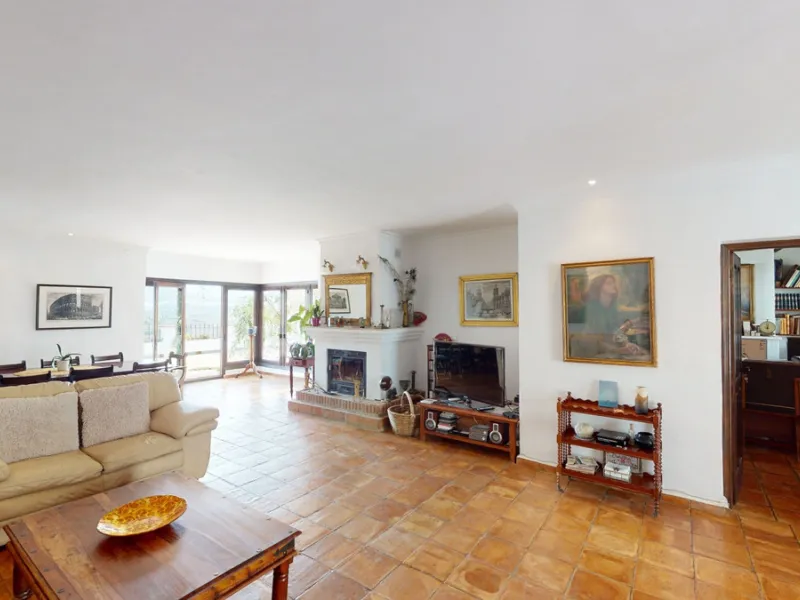 Are you looking for an oasis in harmony with nature? A place of peace and relaxation, where time runs a little slower? Yes?! Then we would like to show you this fantastic villa, in the mountains of Torrox. It offers an imposing, grand main house, a separa