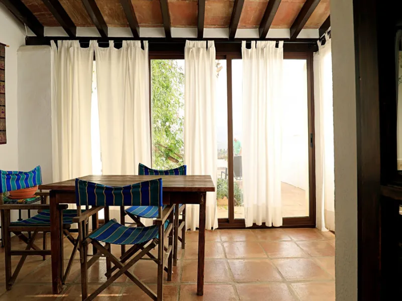 Are you looking for an oasis in harmony with nature? A place of peace and relaxation, where time runs a little slower? Yes?! Then we would like to show you this fantastic villa, in the mountains of Torrox. It offers an imposing, grand main house, a separa