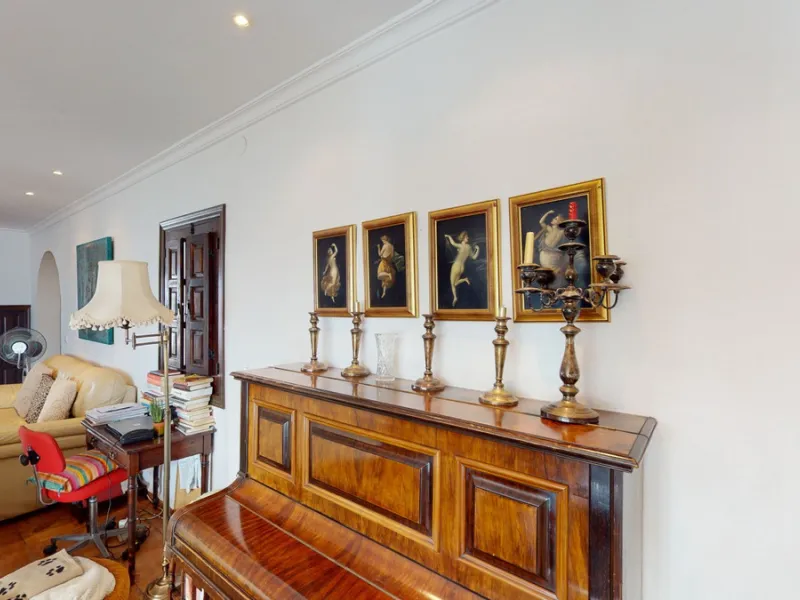 Are you looking for an oasis in harmony with nature? A place of peace and relaxation, where time runs a little slower? Yes?! Then we would like to show you this fantastic villa, in the mountains of Torrox. It offers an imposing, grand main house, a separa