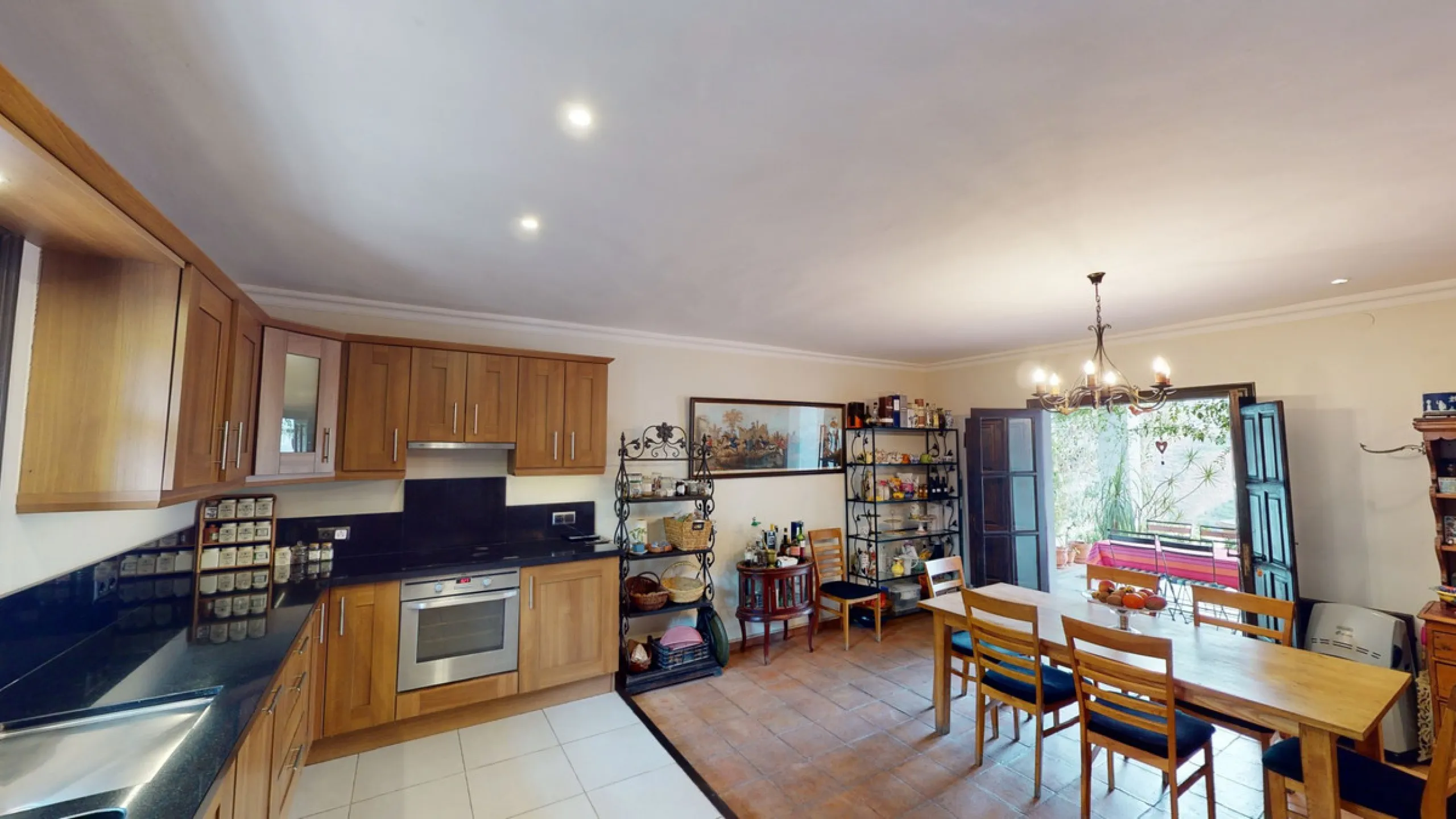Are you looking for an oasis in harmony with nature? A place of peace and relaxation, where time runs a little slower? Yes?! Then we would like to show you this fantastic villa, in the mountains of Torrox. It offers an imposing, grand main house, a separa