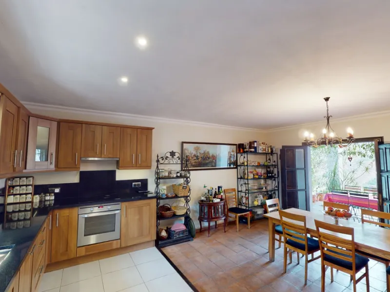 Are you looking for an oasis in harmony with nature? A place of peace and relaxation, where time runs a little slower? Yes?! Then we would like to show you this fantastic villa, in the mountains of Torrox. It offers an imposing, grand main house, a separa